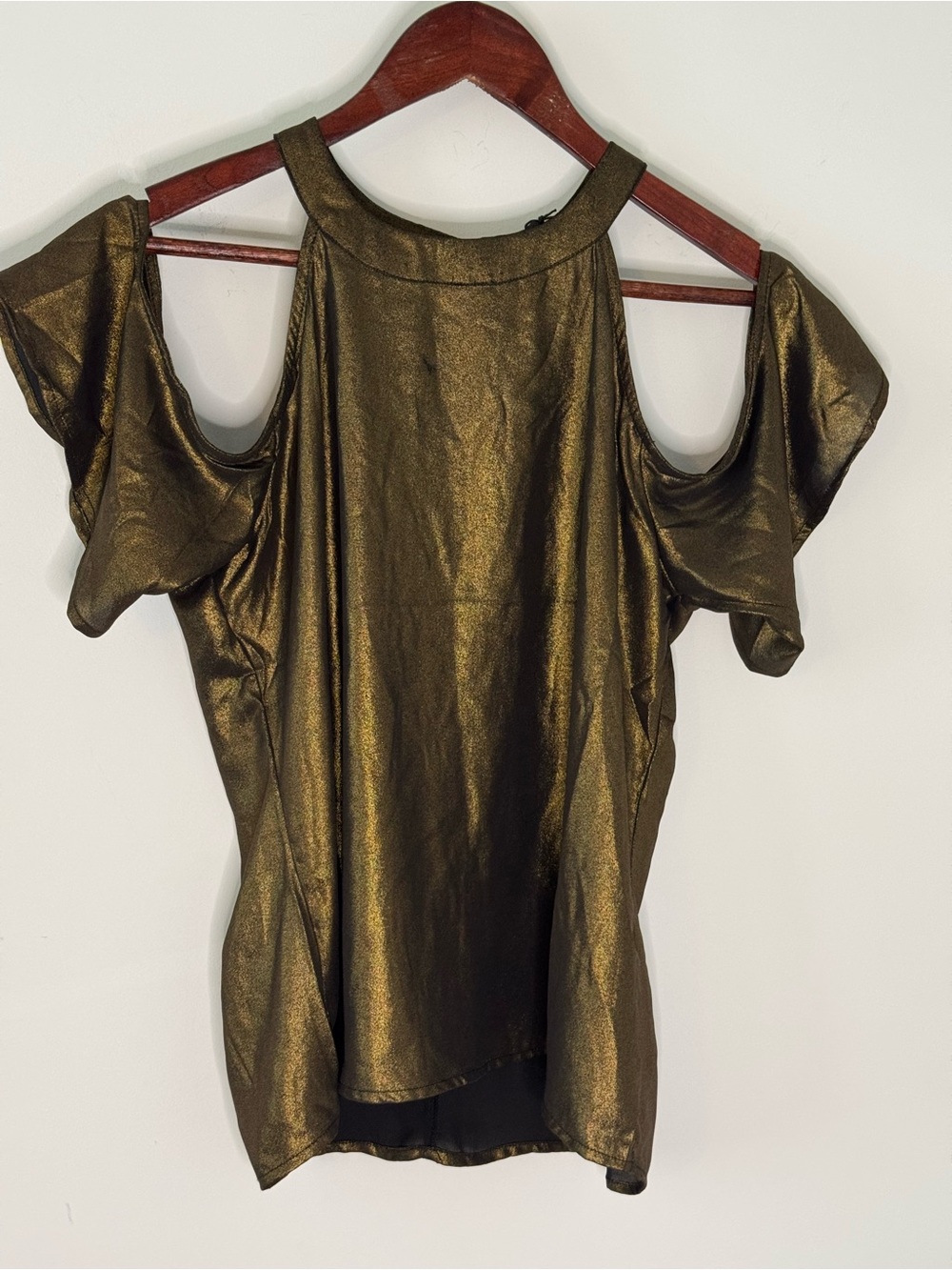 Romeo & Juliet Couture Metallic Black Gold Cold-Shoulder Top